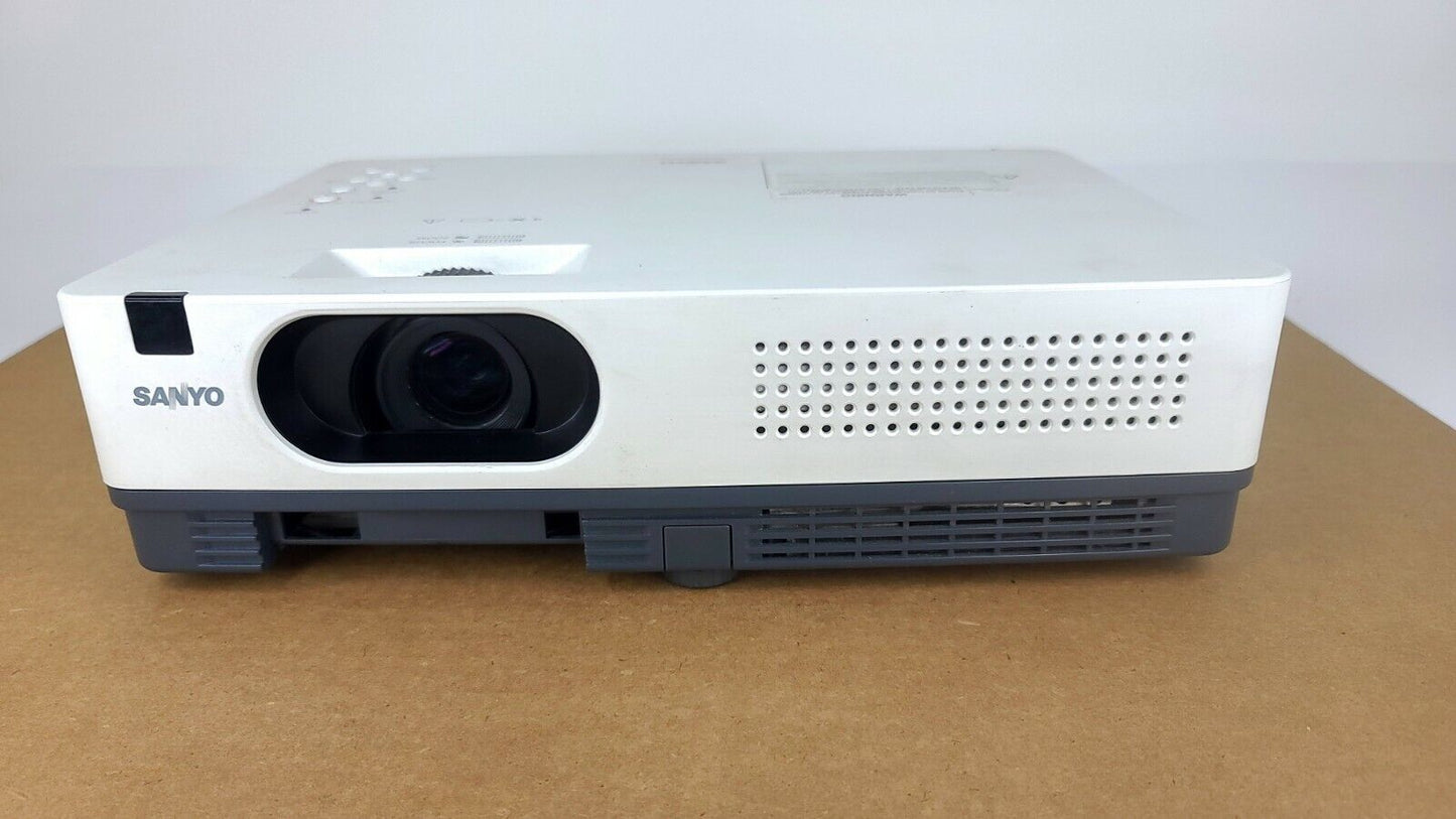 Sanyo PLC-XD2600 XGA Projector  TESTED ** Great Deal**