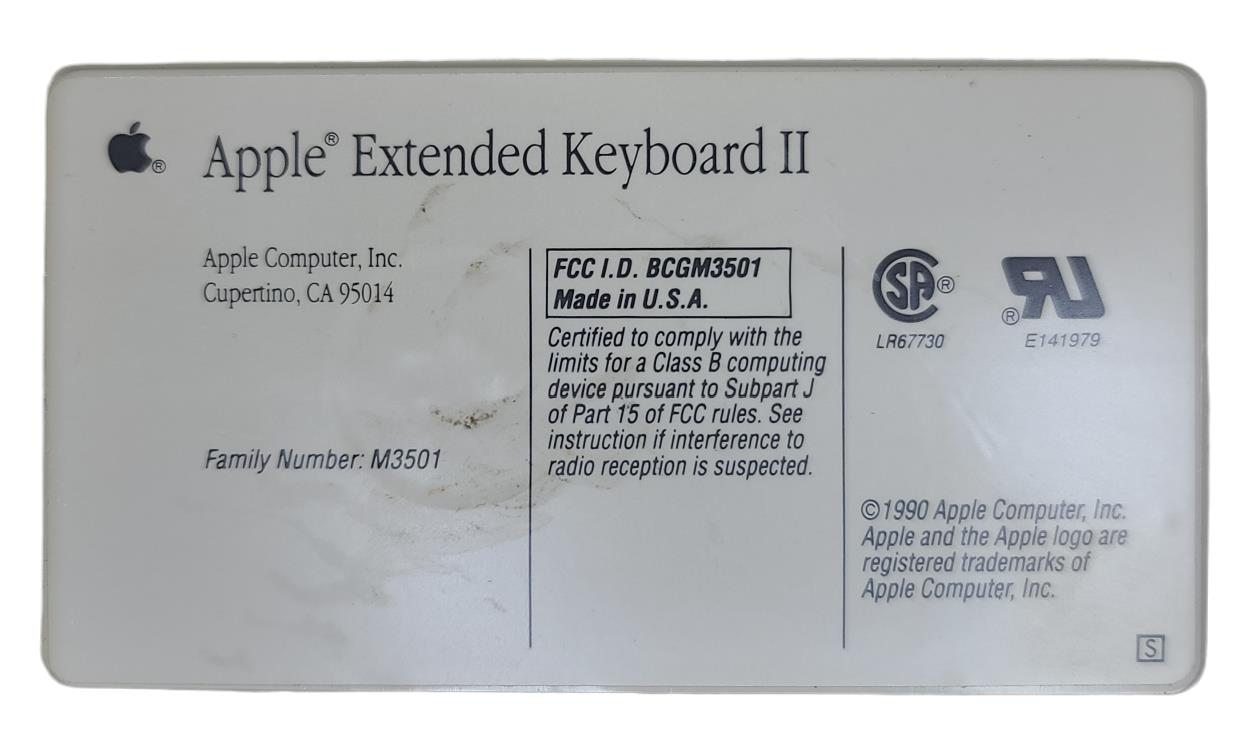 Apple Macintosh Color Classic M1600 with TWO KEYBOARD  Accessories